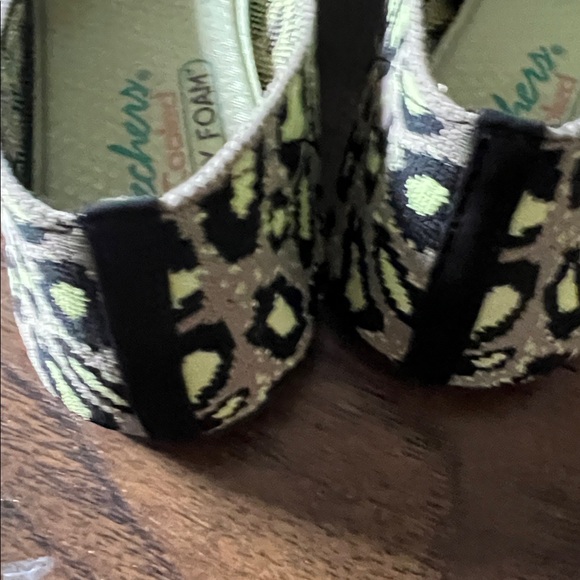 Skechers Green and Black Patterned Flats - Picture 5 of 9